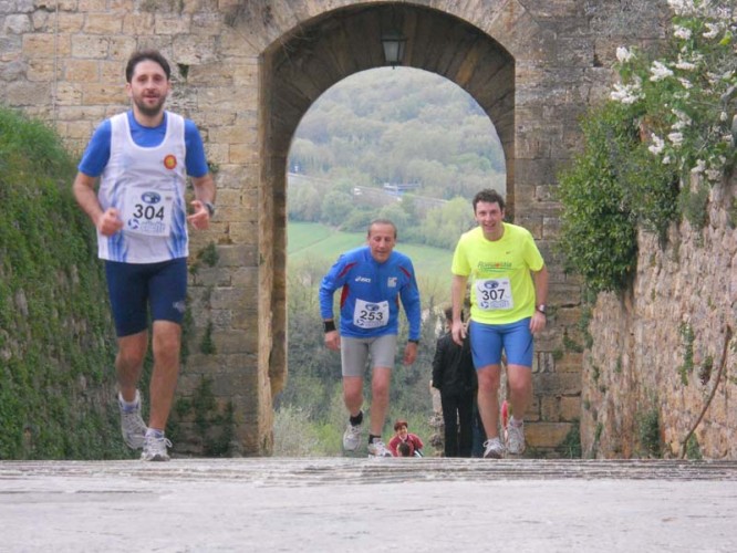 Sigerico_Monteriggioni_2011_08.JPG